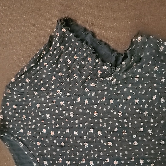 American Eagle Floral Cropped Top - Picture 4 of 9